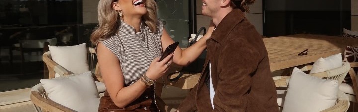 真人视讯百家乐-英格兰太太团成员回家！加拉格尔模特女友晒照：生活真是疯狂！